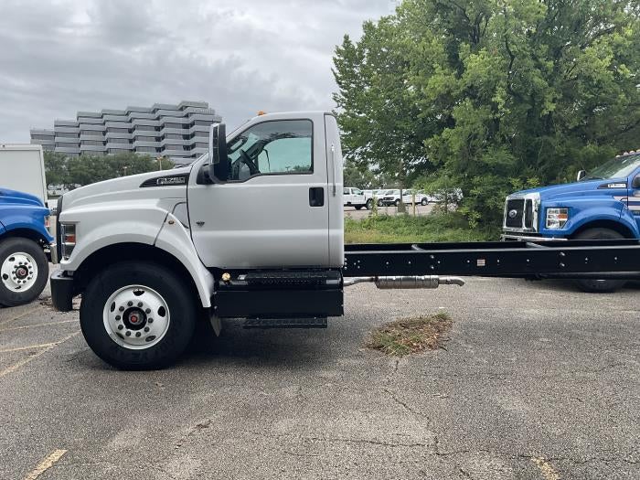 2026 Ford F-750 Standard