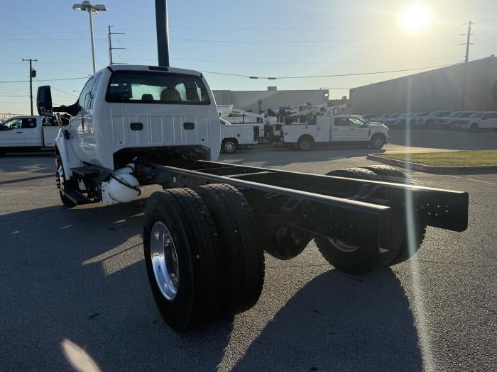 2023 Ford F-750 Standard