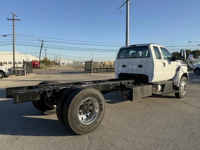2023 Ford F-750 Standard