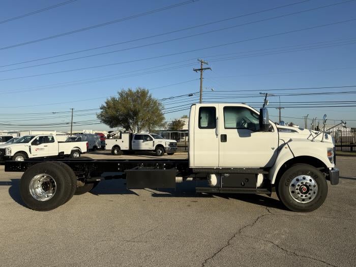 2023 Ford F-750 Standard