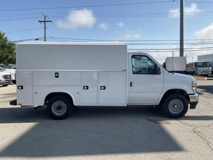 2026 Ford E-350 Standard