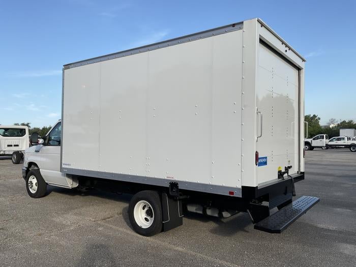 2025 Ford E-450 Standard