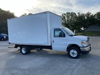 2025 Ford E-450 Standard