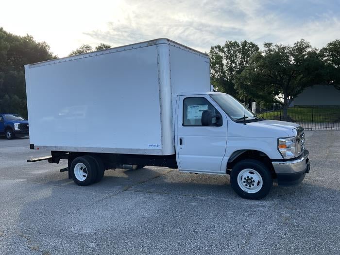 2025 Ford E-450 Standard